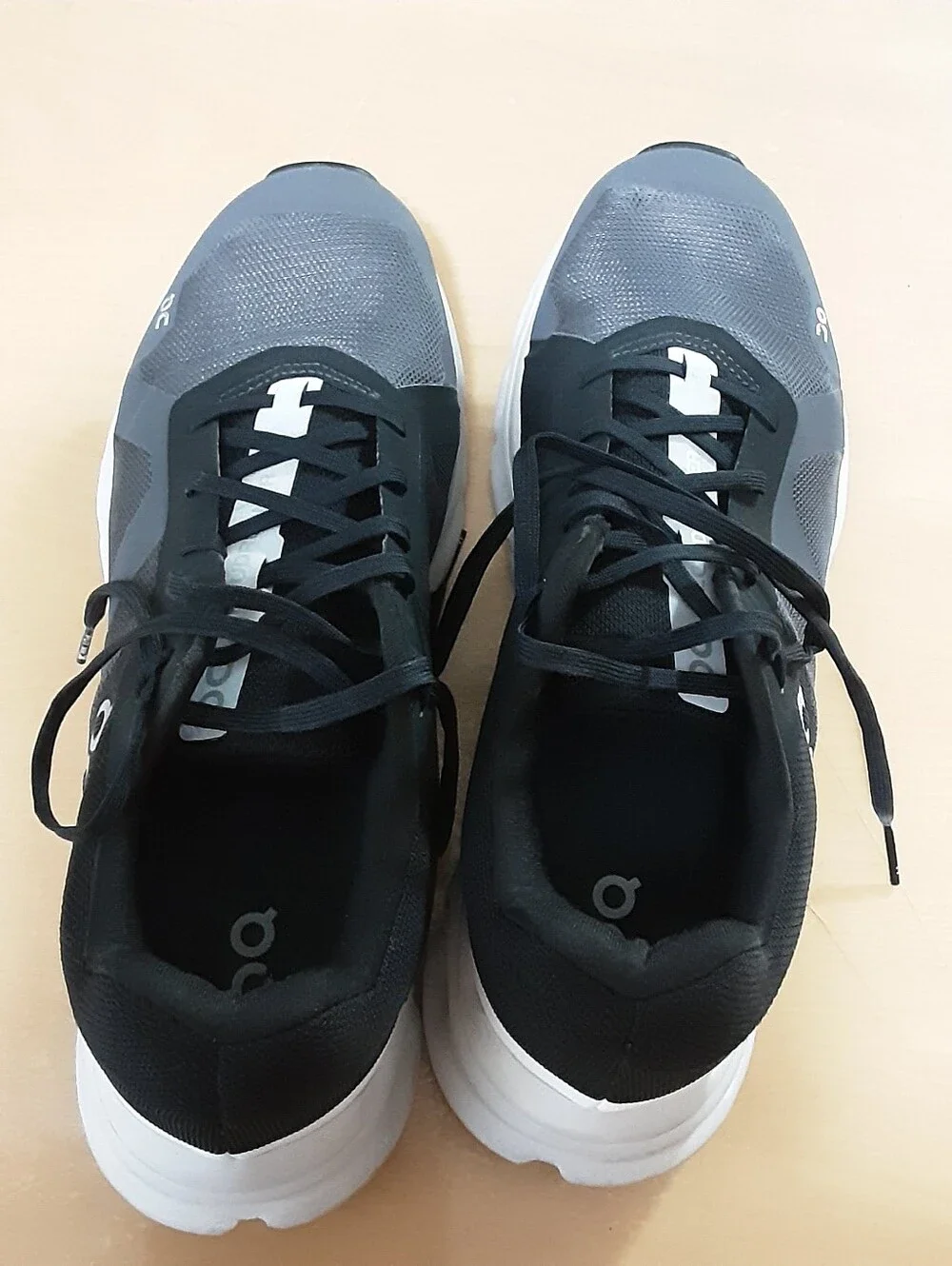 ON Cloudrunner Running Shoes 10.5